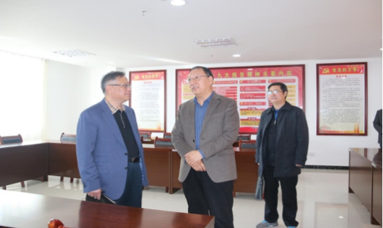 省委常委、省總工會主席馬吉孝等一行蒞臨青海物產(chǎn)集團(tuán)公司視察，調(diào)研指導(dǎo)道路貨運(yùn)企業(yè)建會、貨運(yùn)司機(jī)入會等工作