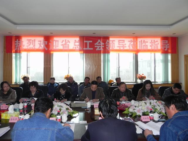 深入車(chē)間班組、“零距離”接觸職工、體驗(yàn)職工生活、傾聽(tīng)職工心聲