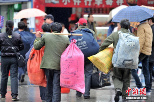 聚焦春節(jié)“恐歸族”：近鄉(xiāng)情怯，恐懼何來？(圖)